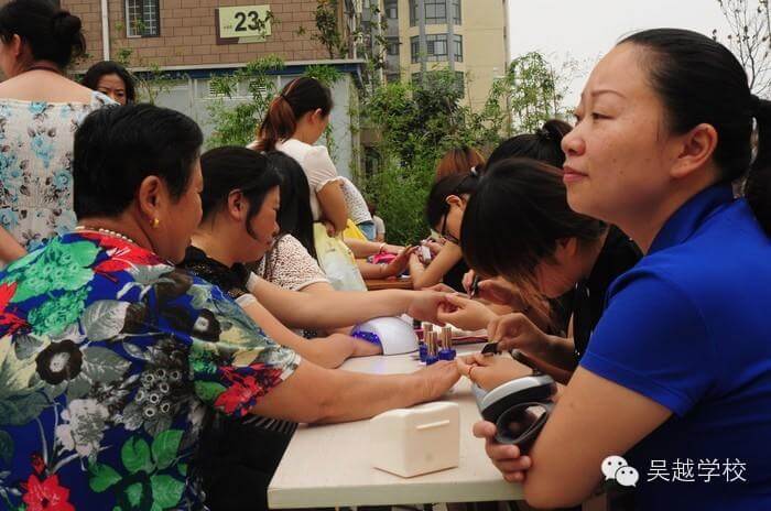 【吳越學?！繀窃綄W校志愿者活動——水景灣站