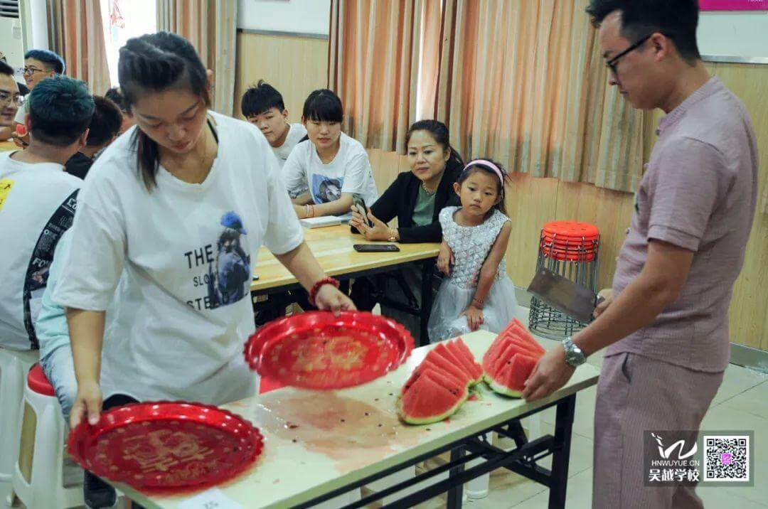 炎炎夏日送清涼，甜甜西瓜共分享~