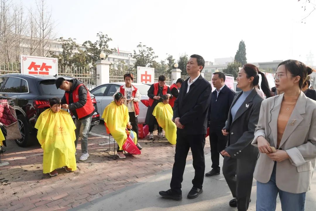 熱烈祝賀濮陽(yáng)市吳越職業(yè)培訓(xùn)學(xué)校榮獲濮陽(yáng)市華龍區(qū)“三八紅旗集體”稱號(hào)！